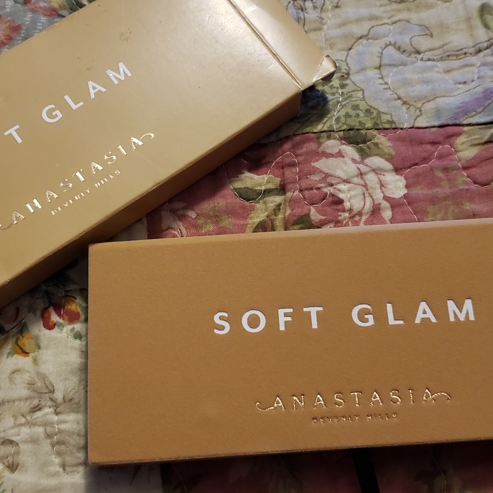 Anastasia Soft Glam